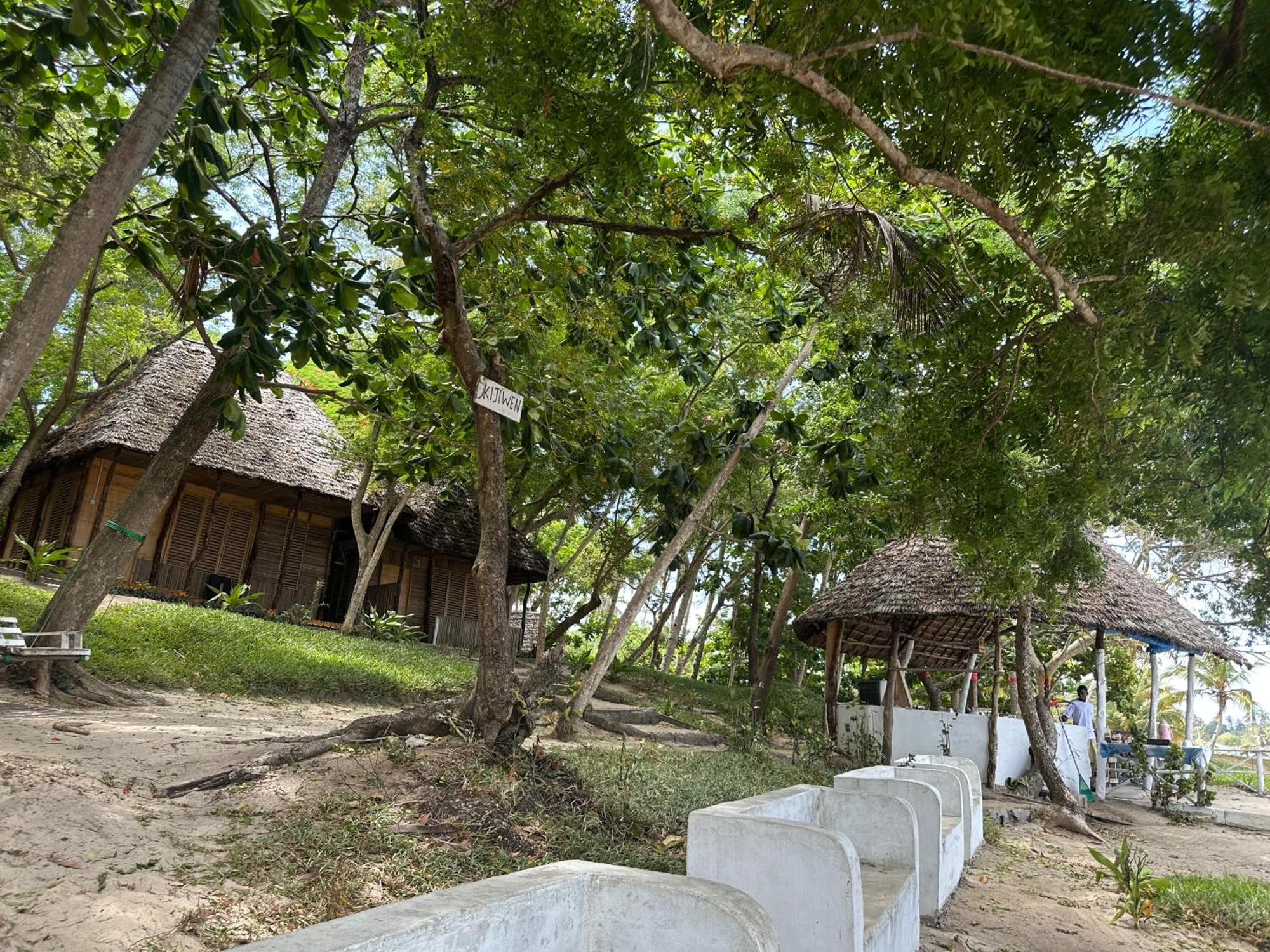 Maweni Beach Bungalows Килиндони Экстерьер фото