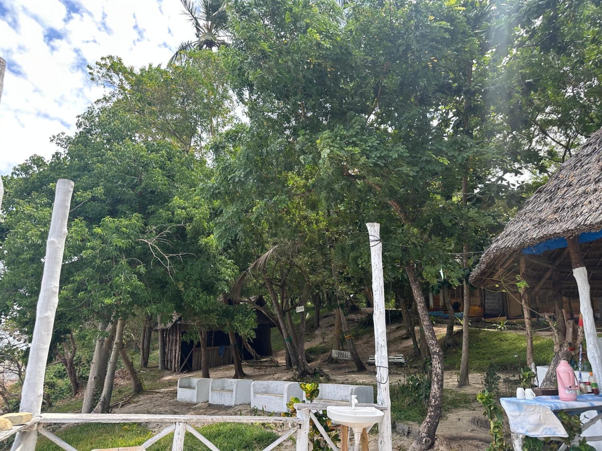 Maweni Beach Bungalows Килиндони Экстерьер фото