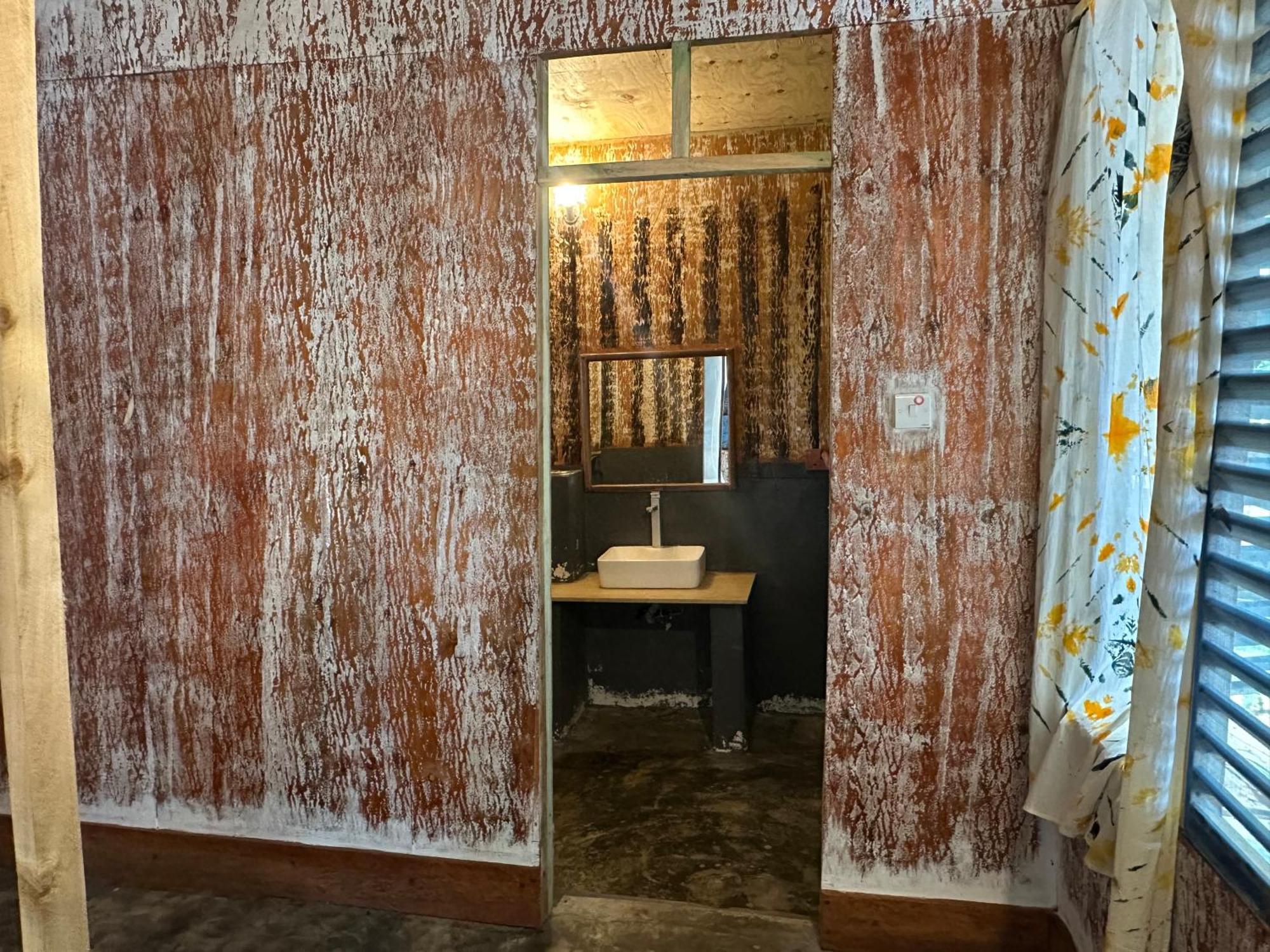 Maweni Beach Bungalows Килиндони Экстерьер фото