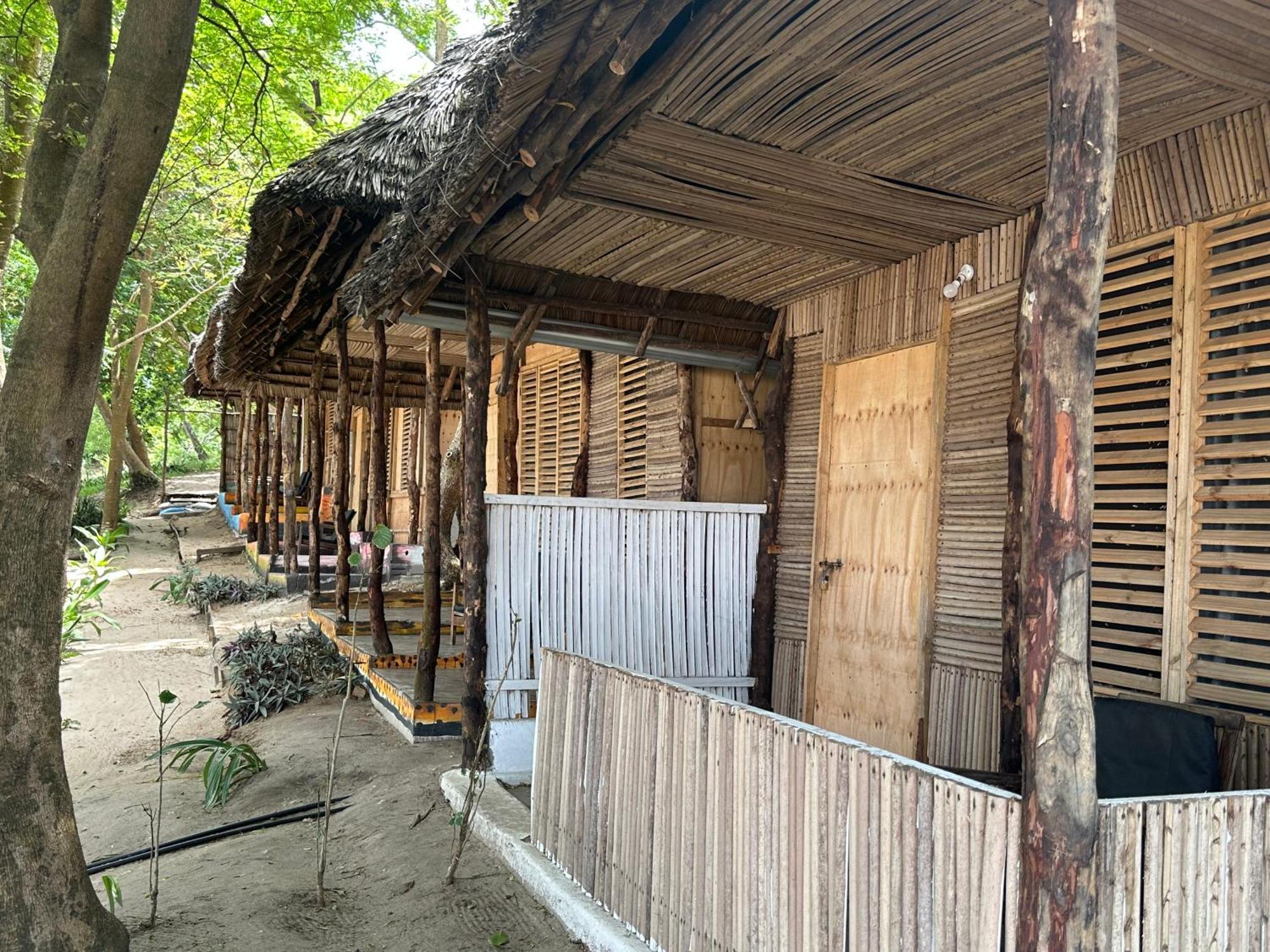 Maweni Beach Bungalows Килиндони Экстерьер фото
