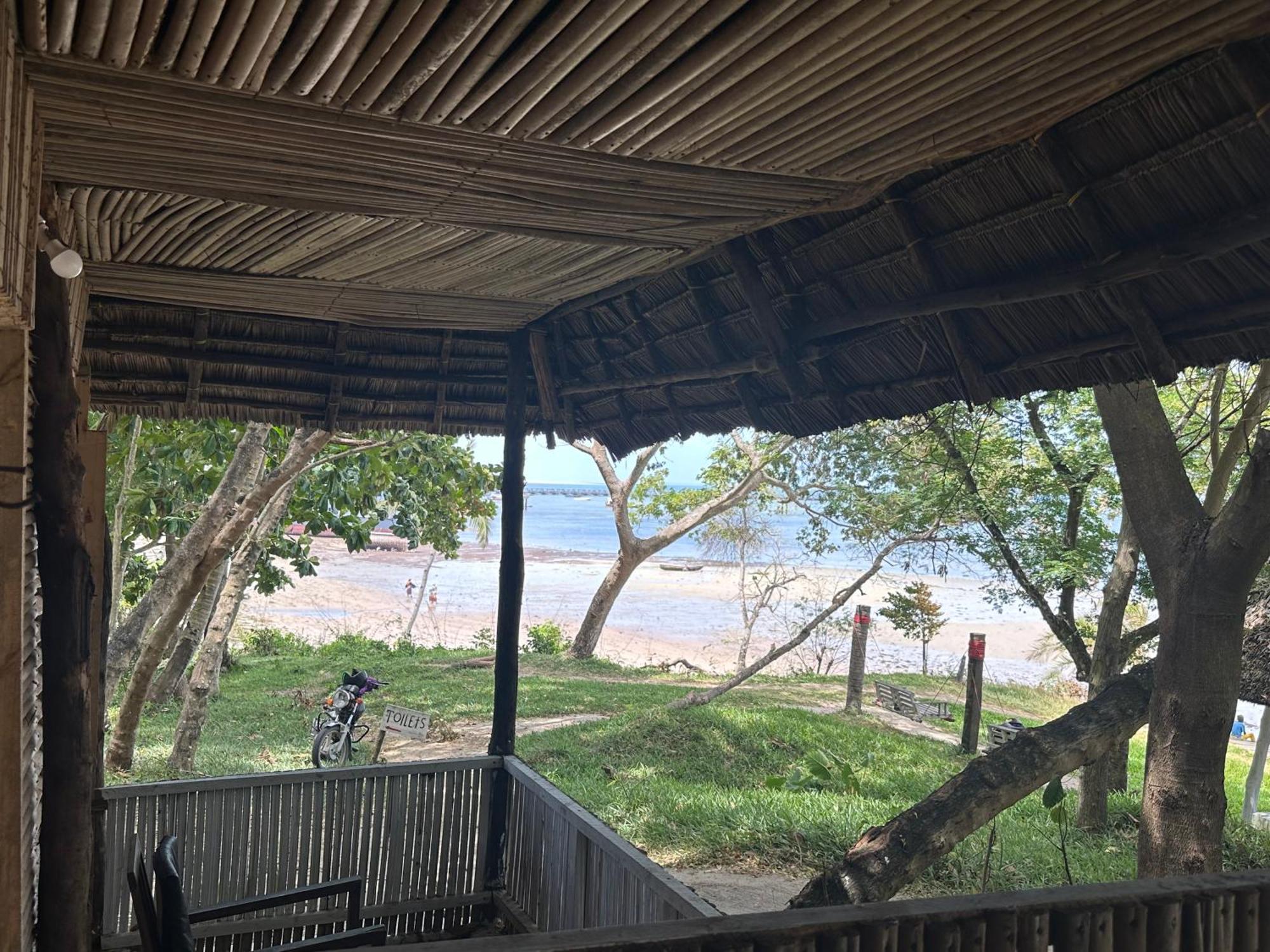 Maweni Beach Bungalows Килиндони Экстерьер фото